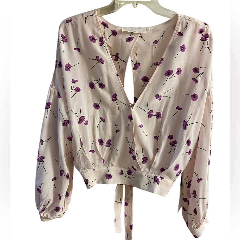 ASTR The Label blouse light pink floral cropped Medium NWT